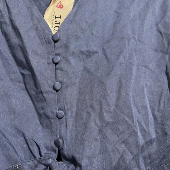 3/$25 I Joah tie front button up crop top - Picture 3 of 4